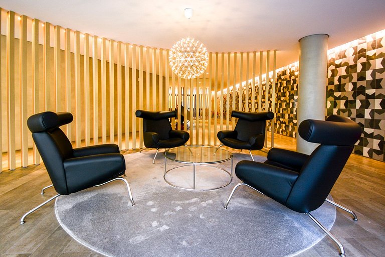 Penthouse Studio With City View By BnbHost
