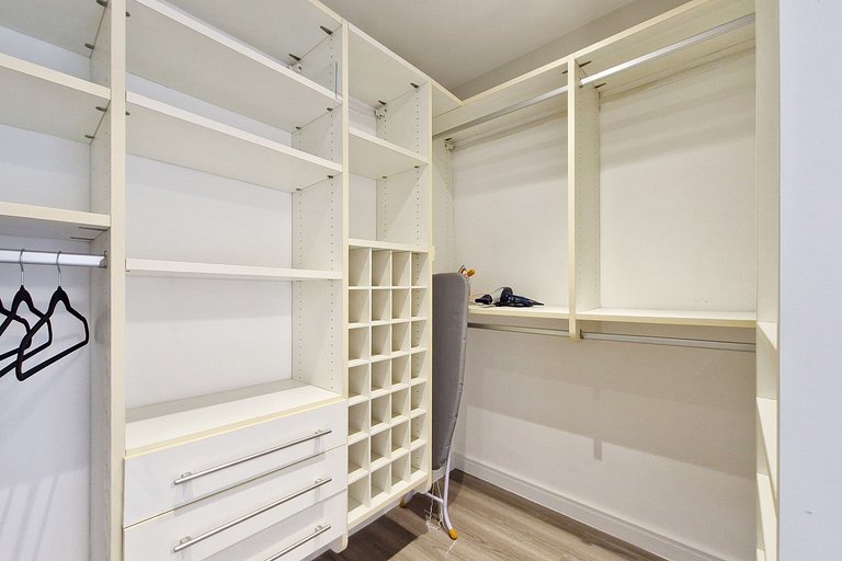 Crillon Plaza Apartments By Bnbhost
